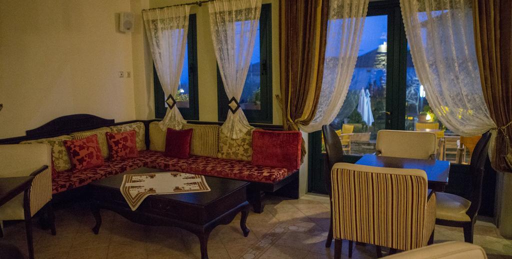 Evzin Hotel Káto Loutrákion Extérieur photo